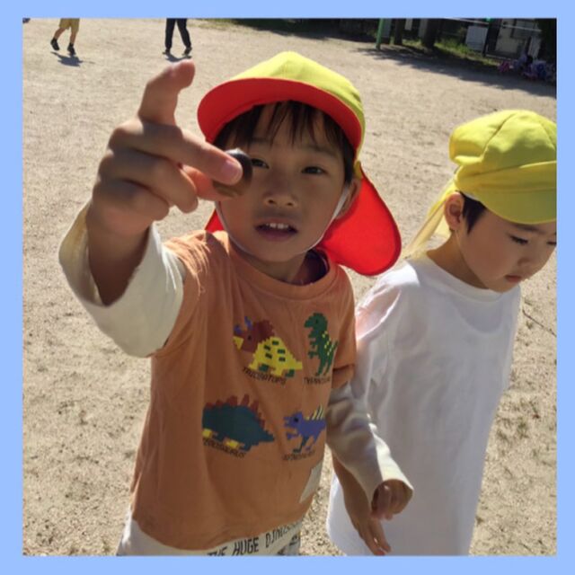 Star Class（4歳児）🌟

🌳季節の変化🍂

近くの公園にCloud classと散歩へ出かけました。
公園にも秋がやってきていましたよ。

🌳Seasonal changes🍂.

We went for a walk in a nearby park with Cloud Class.
Autumn has arrived at the park.

#4歳児
#フルムーンインターナショナルこども園おおの
#秋
#公園